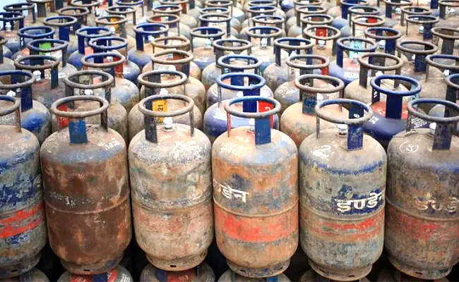 Oil Companies Slashed Commercial LPG Cylinder Price - Sakshi