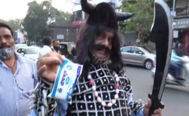 Pune Man Dressed Up Ravana Distributes Milk - Sakshi