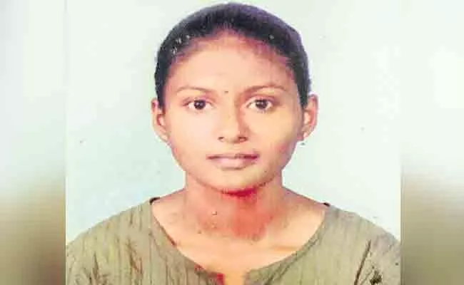 Banjara Hills:Student Commits Suicide Over Mother Not Give Money For Studies - Sakshi