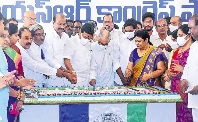 YS Jagan Praja Sankalpa Yatra end Completes three year - Sakshi