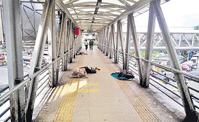 Mumbai First Skywalk At Bandra East to be rebuilt soon - Sakshi