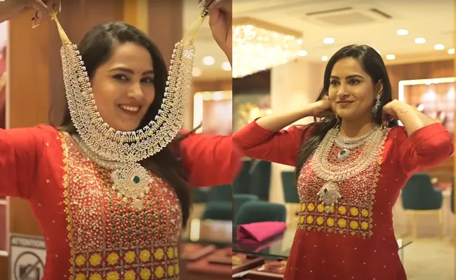 Bigg Boss 3 Contestant Himaja Buy Diamond Necklace for Mother - Sakshi