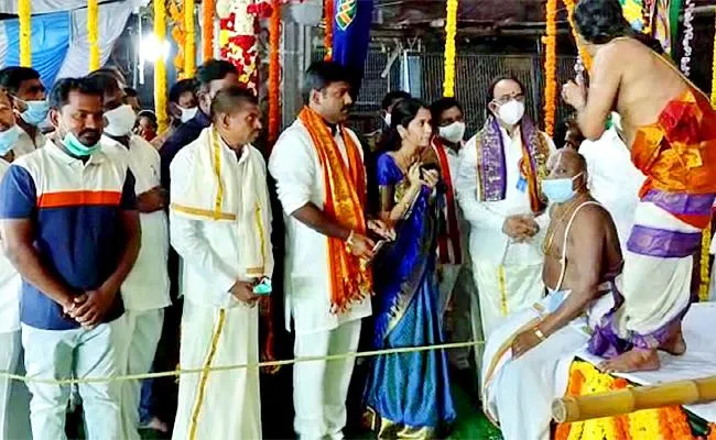 MLA gudivada amarnath visits simhachalam appanna swamy temple 