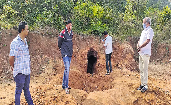 People run for colorful stones in Visakhapatnam - Sakshi