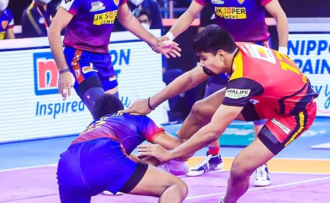 Pro Kabaddi League: Bengaluru Bulls Beat Delhi Dabang 61 22 Sixth Win - Sakshi