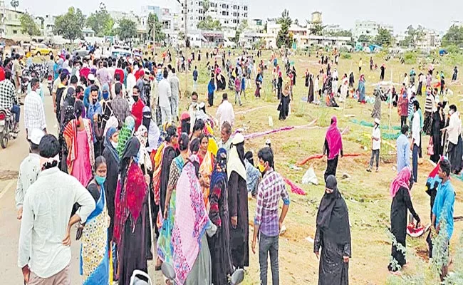 Muslims To Set Huts On Waqf Board Lands In Gollagudem - Sakshi