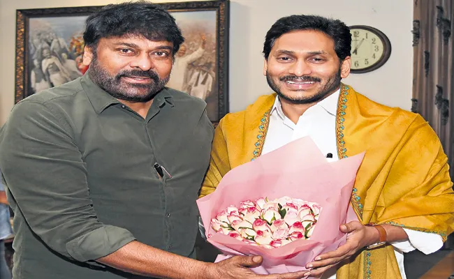 Chiranjeevi meets Andhra Pradesh CM YS Jagan On movie ticket prices issue - Sakshi