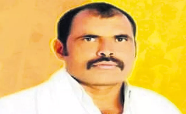 Assassination of TDP village leader with Old faction - Sakshi