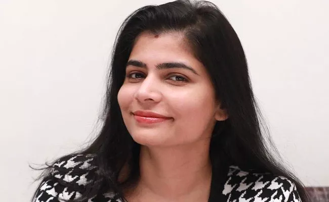 Singer Chinmayi Society Loves Only Rapist Tweet Viral - Sakshi