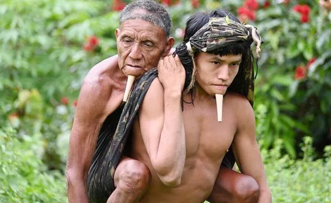 Brazil Indigenous Man Carrying His Father on Back Viral - Sakshi