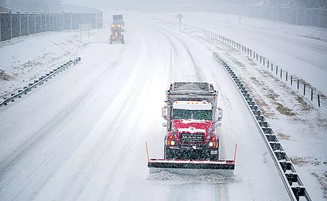 Winter Storm Izzy Effect 1200 Flights Cancelled Weather Alert Heavy Snowfall - Sakshi