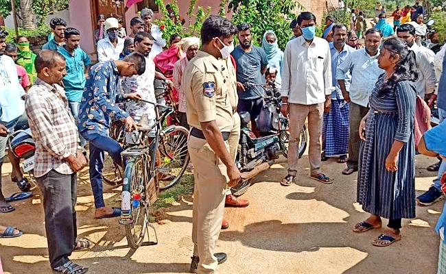 Young Woman Committed Suicide in front of her Lovers House Warangal - Sakshi