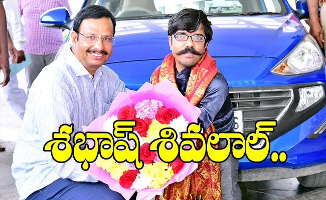 Sajjanar Appriciates Hyderabad Man Who Becomes 1st Dwarf To Get Driving Licence - Sakshi