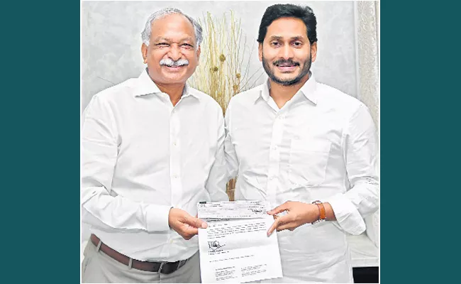 Pokarna Group Donates Rs 1 Crore For Nadu Nedu Scheme - Sakshi