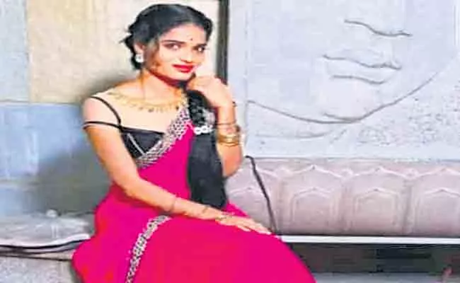 Junior Artist Jyothi Reddy Suspicious Death on Shadnagar Railway Track - Sakshi