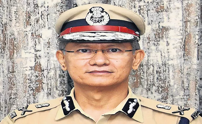 Gautam Sawang is best DGP in country - Sakshi