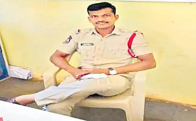 Sub Inspector Father Killed In Road Accident In Nalgonda District - Sakshi