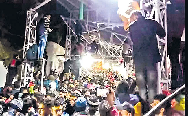 Vaishno Devi temple stampede in 12 dead and 16 injured - Sakshi