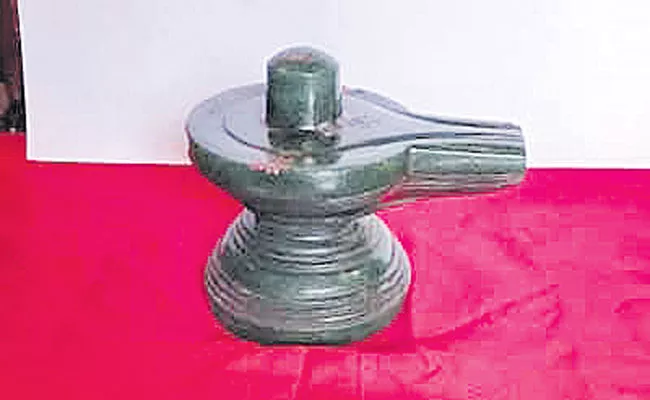 Lingam Made Of Emerald And Worth Rs 500 Crore Found In Chennai - Sakshi