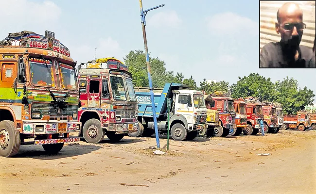 Vehicles Robbery for diesel At Vijayawada - Sakshi