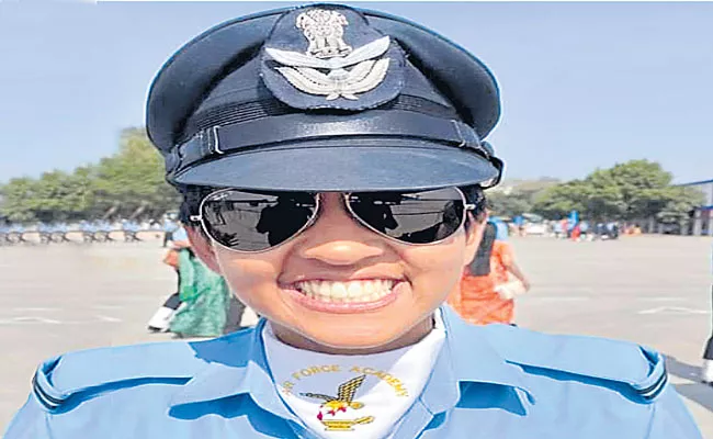 Maharashtra 23-year-old woman fighter pilot from Thane - Sakshi