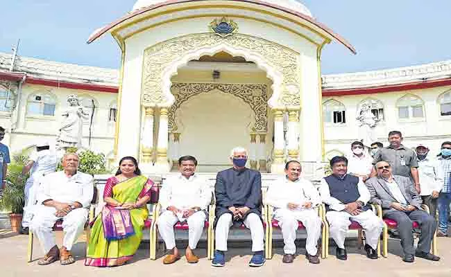 Kalvakuntla Kavitha Damodar Reddy Sworn In As A Member Of The Legislative Council - Sakshi