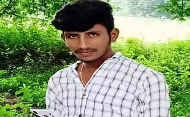 Student Commits Suicide After Failing to Love in Rolla Anantapur District - Sakshi