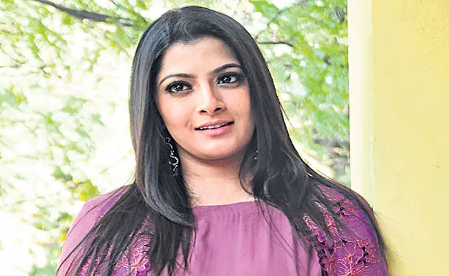 Varalakshmi Sarathkumar Play Key Role In Sundeep Kishan Michael Movie - Sakshi