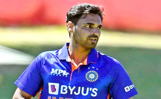 Time For Team India Move-On From Bhuvneshwar Kumar Consecutive Failure - Sakshi