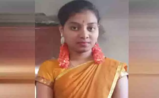 Young Woman Deceased in Road Accident in Bengaluru - Sakshi