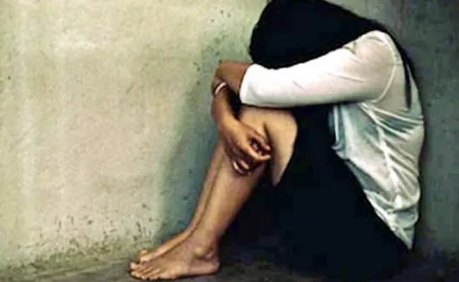 Minor Girl Molested by Young Man in Jayasankar Bupalapalli - Sakshi