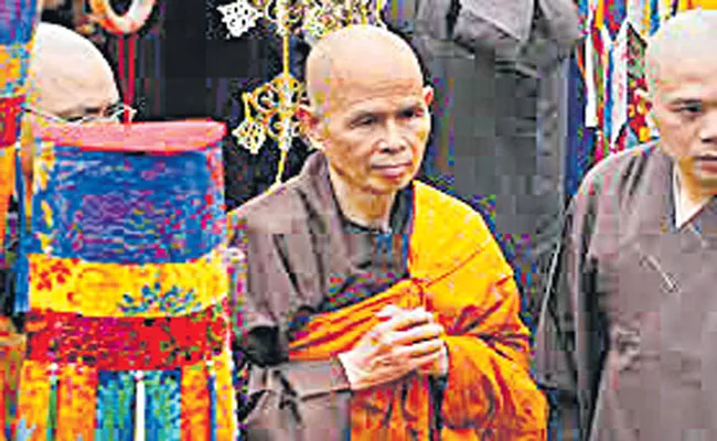 Buddhist Guru Thich Nhat Hanh passed away - Sakshi