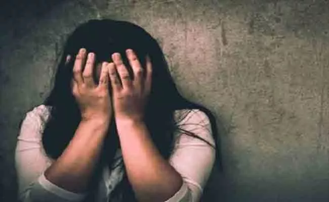 Young Woman Molested By Her Friend in Moving Car Bengaluru - Sakshi