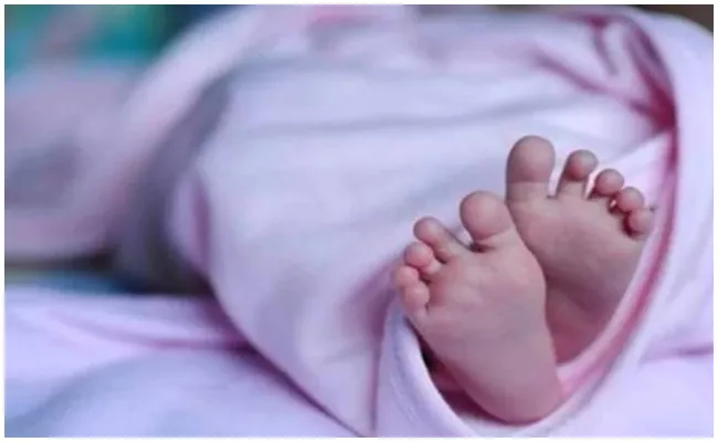 Hyderabad: Infant Baby Dies While Nurse Delivers Pregnant Lady - Sakshi