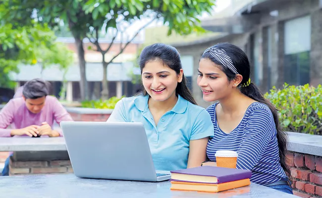 12 lakh free online courses for weaker sections students by Central Govt - Sakshi