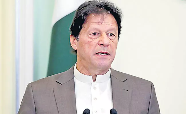 Pakistan PM Imran Khan warns Opposition Partys on step down - Sakshi