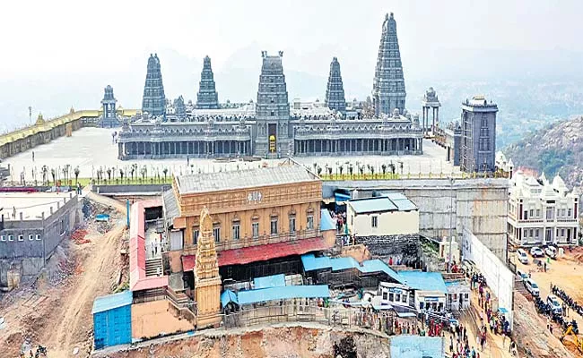 Yadagirigutta Balalayam Temple May Be Closed After New Temple Open - Sakshi