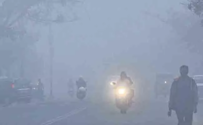 IMD Says Cold Waves Two More Days In Telangana - Sakshi