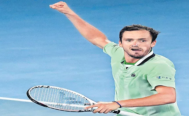 Daniil Medvedev enters Australian Open semi-finals - Sakshi