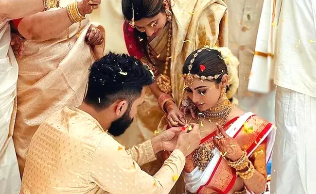 Mouni Roy Ties Knot With Boyfriend Suraj Nambiar - Sakshi