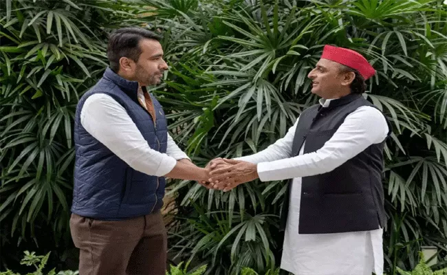 Uttar Pradesh Election 2022: Akhilesh And Jayant vow To Fight For Farmers Till The End - Sakshi