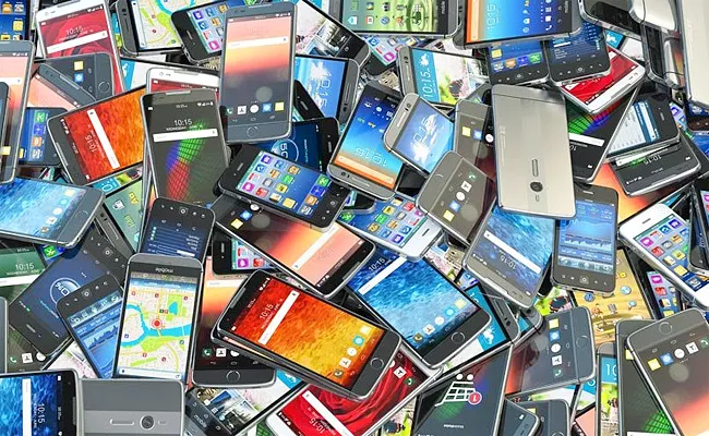 Second hand smartphone market in India to reach new High by 2025 - Sakshi