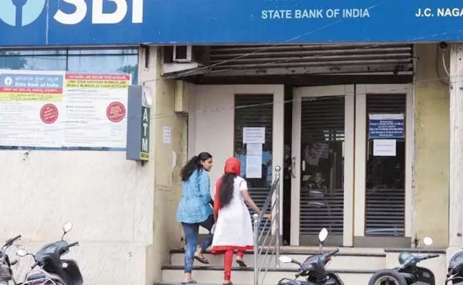 SBI Withdraws Pregnant Women Candidates Controversial Circular - Sakshi