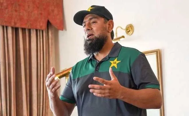 Saqlain Mushtaq Informs PCB About Quitting Head Coach Job Says Reports - Sakshi