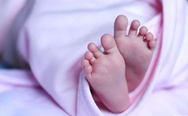 Baby Boy Open Eyes At Burial Grounds In Karimnagar - Sakshi