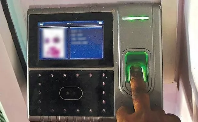 Centre suspends biometric attendance for govt employees - Sakshi