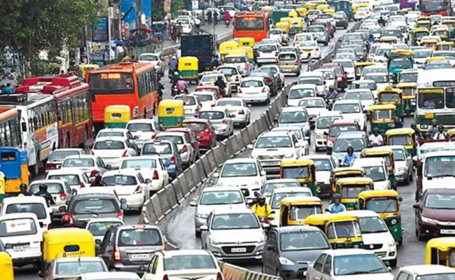 Over 1 Lakh 10 Year Old Diesel Vehicles Deregistered In Delhi  - Sakshi