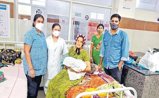 Khammam General Hospital Doctors Birth To Pregnant Woman With Birth Companion Manner - Sakshi