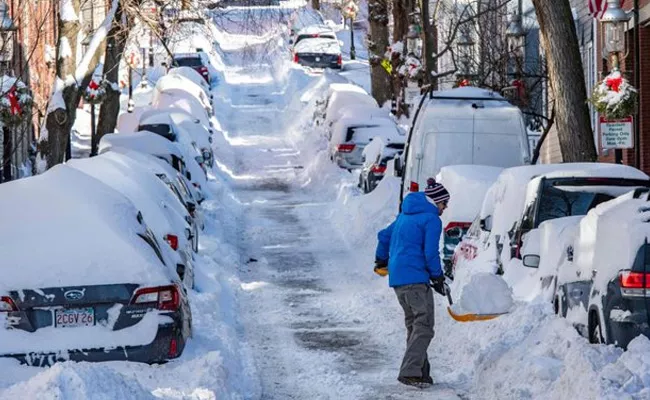 Snow Bomb Unleashes Blizzard In Eastern US  - Sakshi