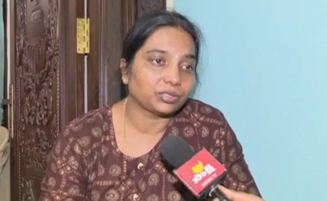 Vijayawada Minor Suicide: Victims Mother HeartBroken Comments - Sakshi